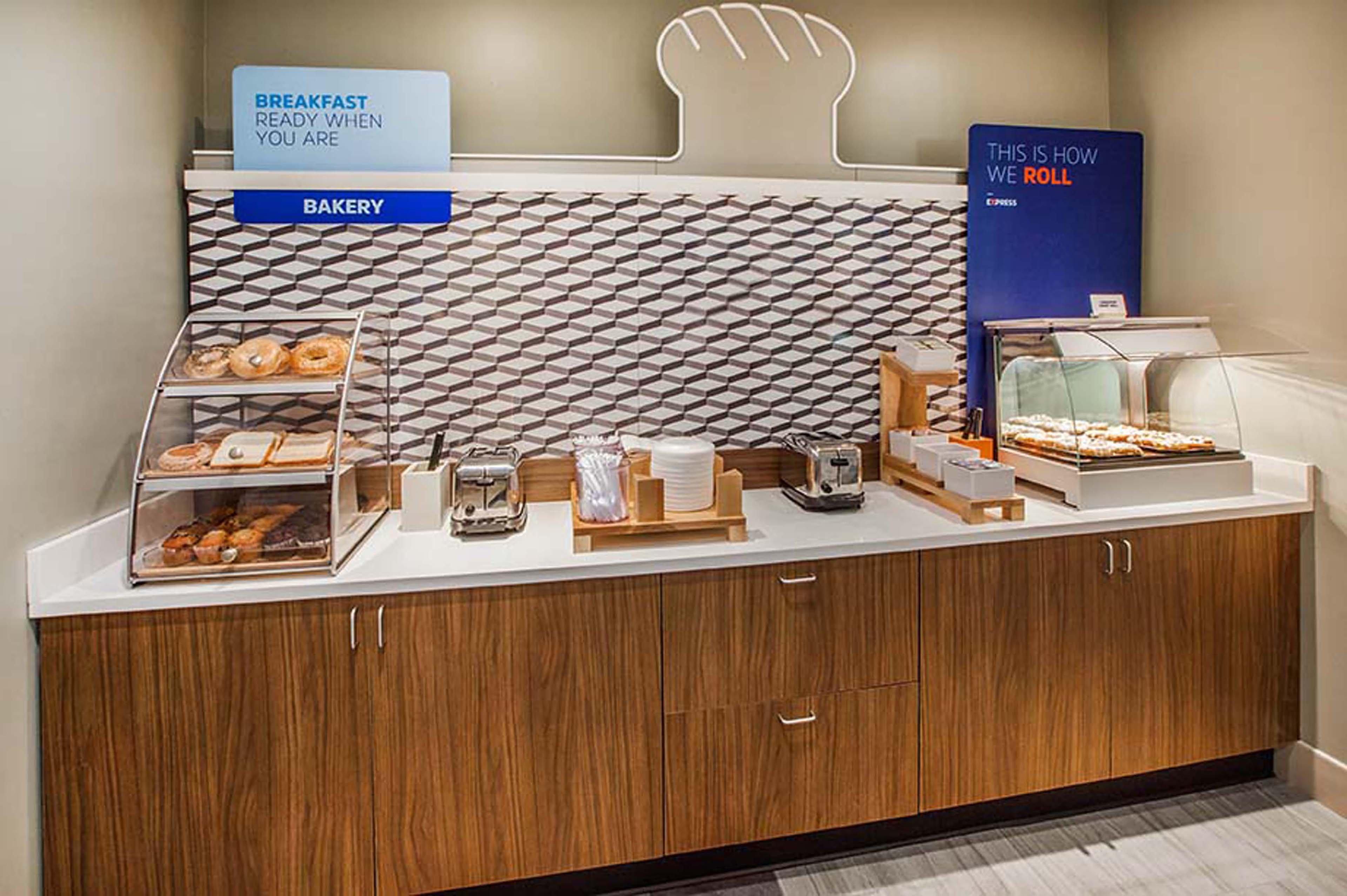 Holiday Inn Express & Suites Northeast By Ihg Йорк Экстерьер фото